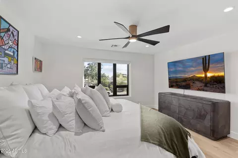 Bedroom - 910 E Kaler Dr, Phoenix, AZ 85020 photo 1 of 10