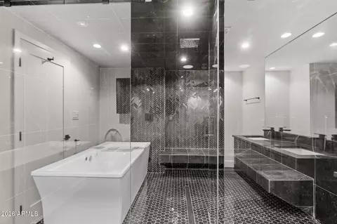 Bath - 910 E Kaler Dr, Phoenix, AZ 85020 photo 7 of 8