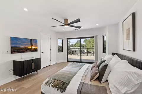 Bedroom - 910 E Kaler Dr, Phoenix, AZ 85020 photo 4 of 10