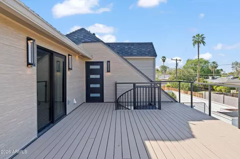 Exterior - 910 E Kaler Dr, Phoenix, AZ 85020 photo 4 of 9