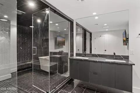 Bath - 910 E Kaler Dr, Phoenix, AZ 85020 photo 8 of 8