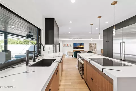 Kitchen - 910 E Kaler Dr, Phoenix, AZ 85020 photo 2 of 5