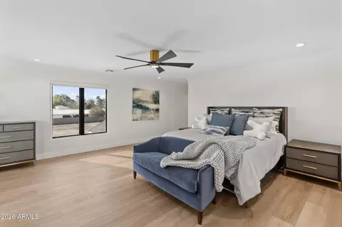 Bedroom - 910 E Kaler Dr, Phoenix, AZ 85020 photo 9 of 10