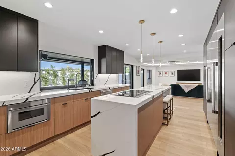 Kitchen - 910 E Kaler Dr, Phoenix, AZ 85020 photo 1 of 5