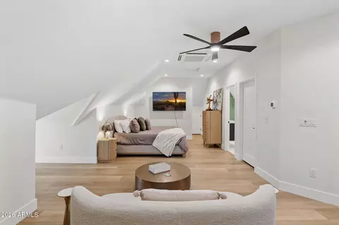 Bedroom - 910 E Kaler Dr, Phoenix, AZ 85020 photo 5 of 10