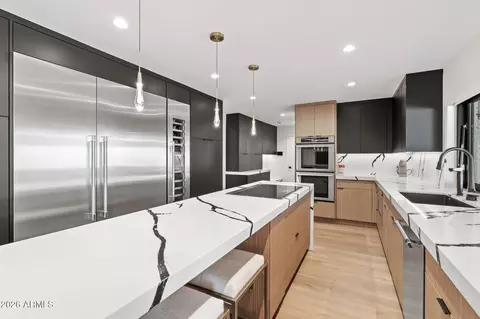 Kitchen - 910 E Kaler Dr, Phoenix, AZ 85020 photo 4 of 5