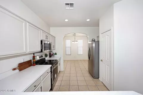 Kitchen - 3366 E Packard Dr, Gilbert, AZ 85298 photo 4 of 5