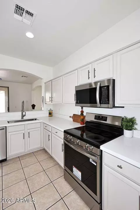 Kitchen - 3366 E Packard Dr, Gilbert, AZ 85298 photo 3 of 5