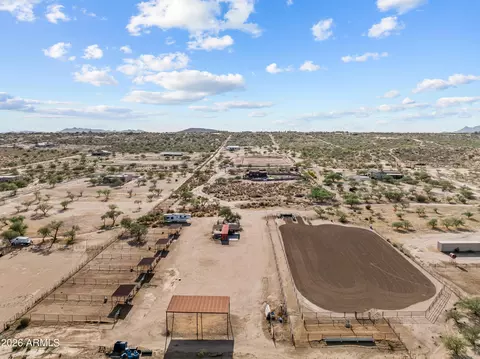 29245 S Buckaroo Rd, Congress, AZ 85332