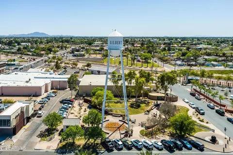 View/Area - 706 N Cedar St, Gilbert, AZ 85233 photo 3 of 8
