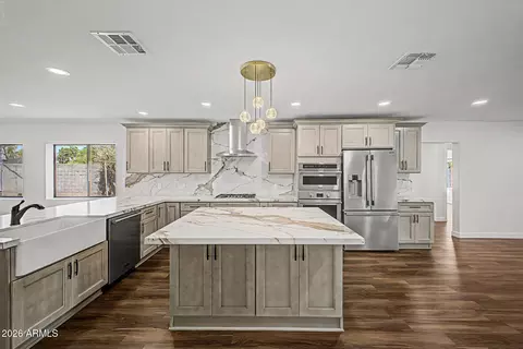 Kitchen - 4302 N 18 Pl, Phoenix, AZ 85016 photo 4 of 5
