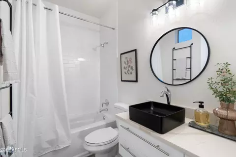 Bath - 3433 E Santa Fe Ln, Gilbert, AZ 85297 photo 2 of 3