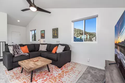 Living - 1124 Elk Rim Ct, Pine, AZ 85544 photo 3 of 4