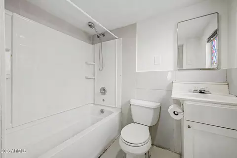 Bath - 1722 S 7th Ave, Phoenix, AZ 85007 photo 3 of 3