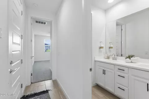 Entry Way - 1232 E Irwin Ave, Phoenix, AZ 85042 photo 4 of 6