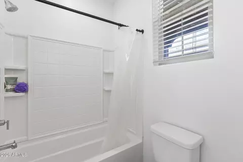 Bath - 1232 E Irwin Ave, Phoenix, AZ 85042 photo 1 of 1