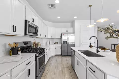Kitchen - 1232 E Irwin Ave, Phoenix, AZ 85042 photo 5 of 6