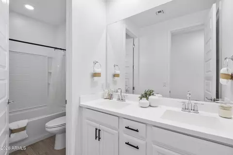 Entry Way - 1232 E Irwin Ave, Phoenix, AZ 85042 photo 5 of 6