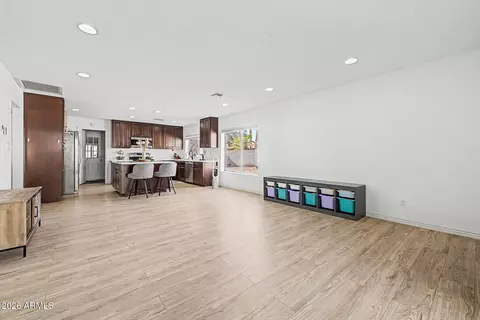 Living - 2415 W Dailey St, Phoenix, AZ 85023 photo 5 of 5