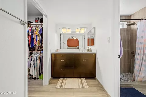 Bath - 2415 W Dailey St, Phoenix, AZ 85023 photo 1 of 3