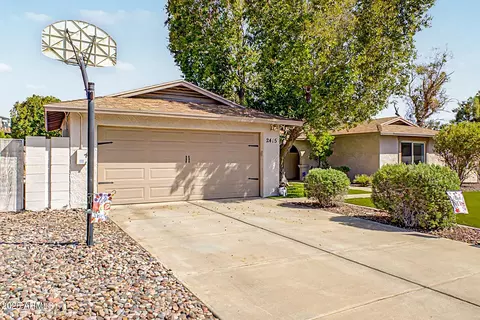 Exterior - 2415 W Dailey St, Phoenix, AZ 85023 photo 3 of 11
