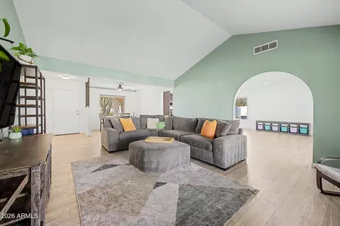 Living - 2415 W Dailey St, Phoenix, AZ 85023 photo 2 of 5