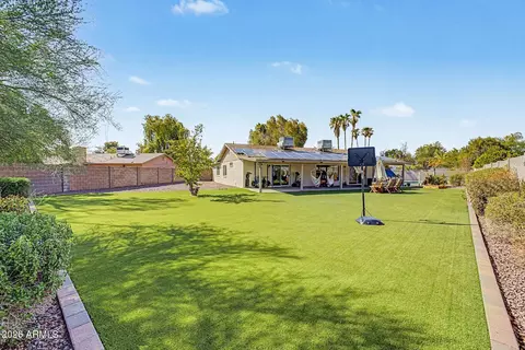 Exterior - 2415 W Dailey St, Phoenix, AZ 85023 photo 7 of 11
