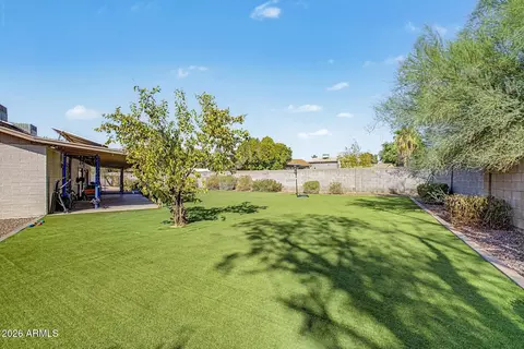 Exterior - 2415 W Dailey St, Phoenix, AZ 85023 photo 6 of 11