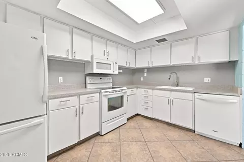 Kitchen - 4201 E Camelback Rd #31, Phoenix, AZ 85018 photo 3 of 3