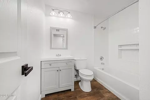 Bath - 6836 N 33rd Dr, Phoenix, AZ 85017 photo 2 of 2
