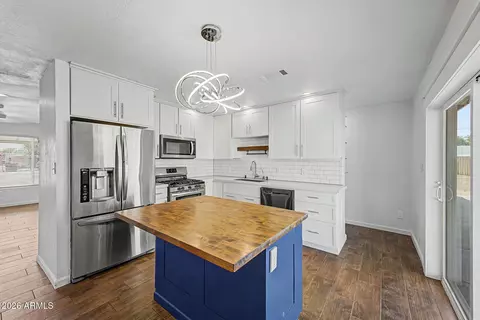 Kitchen - 6836 N 33rd Dr, Phoenix, AZ 85017 photo 1 of 3
