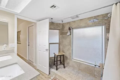 Bath - 155 W Wagoner Rd, Phoenix, AZ 85023 photo 2 of 3