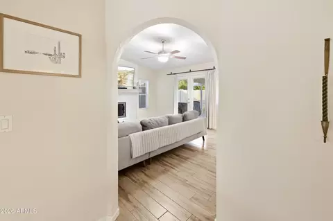 Entry Way - 155 W Wagoner Rd, Phoenix, AZ 85023 photo 2 of 4