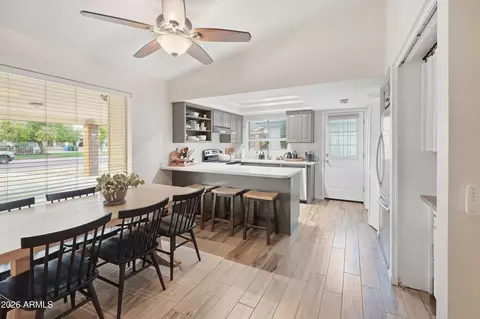 Dining - 155 W Wagoner Rd, Phoenix, AZ 85023 photo 1 of 2