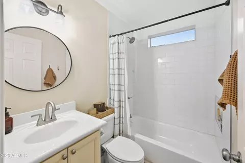 Bath - 155 W Wagoner Rd, Phoenix, AZ 85023 photo 3 of 3