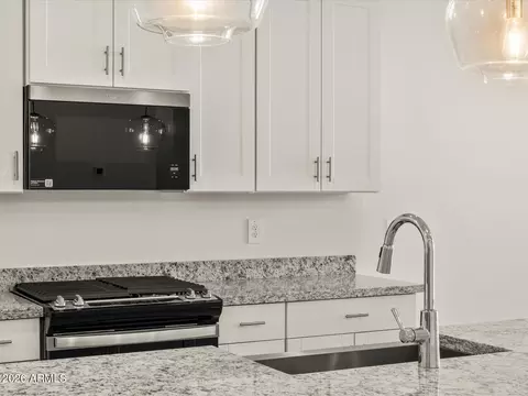 Kitchen - 30583 W Hackberry Ln, Buckeye, AZ 85396 photo 4 of 6