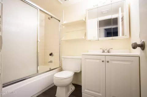 Bath - 3941 W Wonderview Rd, Phoenix, AZ 85019 photo 1 of 1
