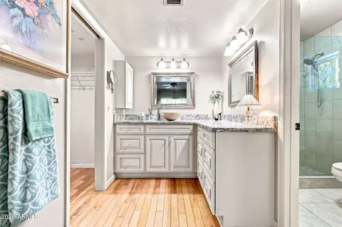 Bath - 4352 E Blanche Dr, Phoenix, AZ 85032 photo 4 of 6