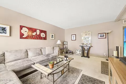 Living - 749 E Montebello Ave #125, Phoenix, AZ 85014 photo 1 of 2