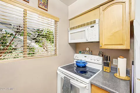 Kitchen - 749 E Montebello Ave #125, Phoenix, AZ 85014 photo 2 of 2