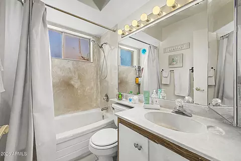 Bath - 749 E Montebello Ave #125, Phoenix, AZ 85014 photo 1 of 1