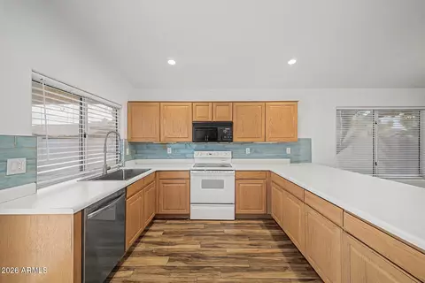 Kitchen - 3545 E Utopia Rd, Phoenix, AZ 85050 photo 2 of 3