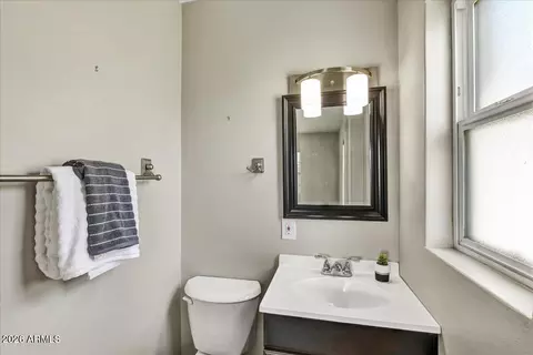 Bath - 4325 N 19th Pl, Phoenix, AZ 85016 photo 4 of 4