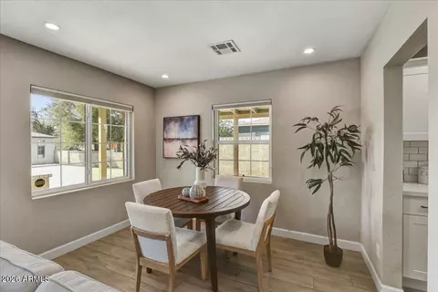 Dining - 4325 N 19th Pl, Phoenix, AZ 85016 photo 2 of 2