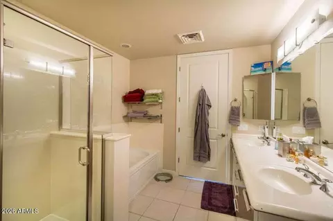 Bath - 1 E Lexington Ave #1004, Phoenix, AZ 85012 photo 2 of 4