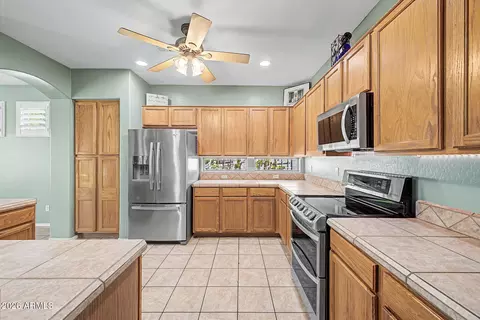 Kitchen - 4304 E Del Rio St, Gilbert, AZ 85295 photo 3 of 3