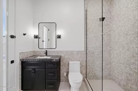 Bath - 8058 E Palm Ln, Mesa, AZ 85207 photo 5 of 7