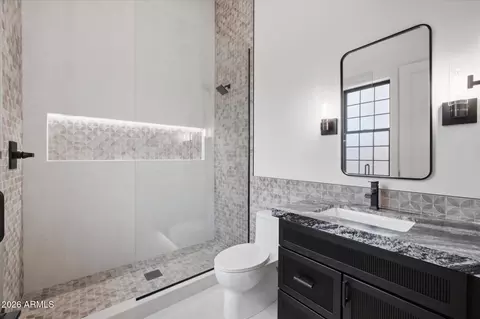 Bath - 8058 E Palm Ln, Mesa, AZ 85207 photo 3 of 7