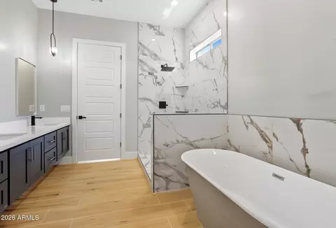 Bath - 415 S Robert Rd S, Tempe, AZ 85281 photo 12 of 13