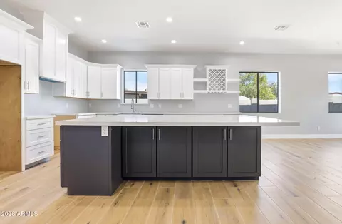 Kitchen - 415 S Robert Rd S, Tempe, AZ 85281 photo 2 of 4